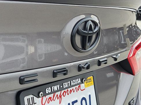Used 2018 Toyota Camry SE FWD image 30