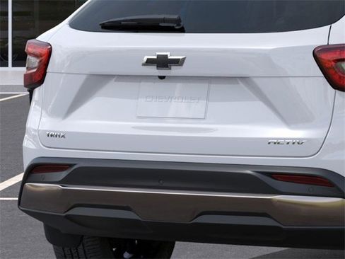 New 2026 Chevrolet Trax ACTIV w/ Sunroof Package image 14