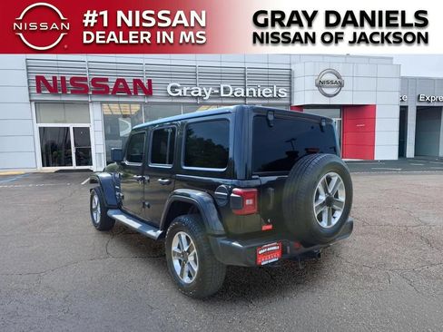 Used 2019 Jeep Wrangler Unlimited Sahara AWD/4WD image 5