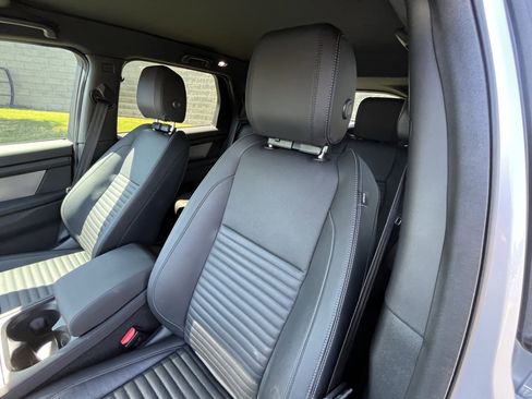 Used 2025 Land Rover Discovery Sport Dynamic SE image 16