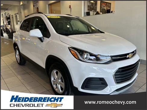 Used 2022 Chevrolet Trax LT w/ LT Convenience Package image 1