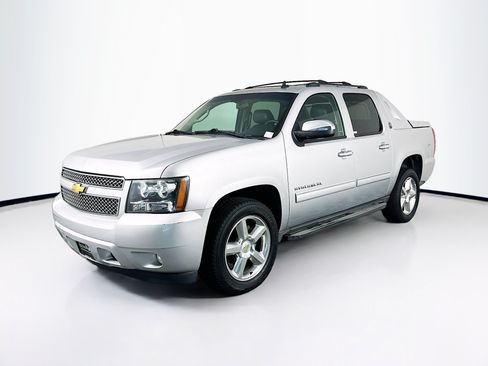 Used 2013 Chevrolet Avalanche LT w/ All-Star Edition RWD image 3