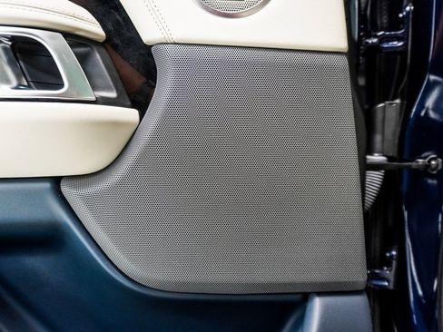 Used 2020 Land Rover Range Rover HSE image 24