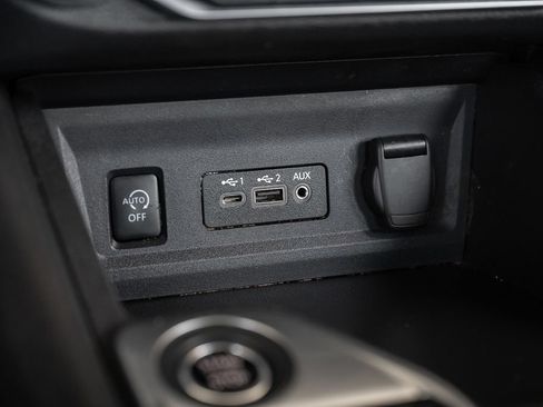 Used 2024 Nissan Sentra SV FWD image 33