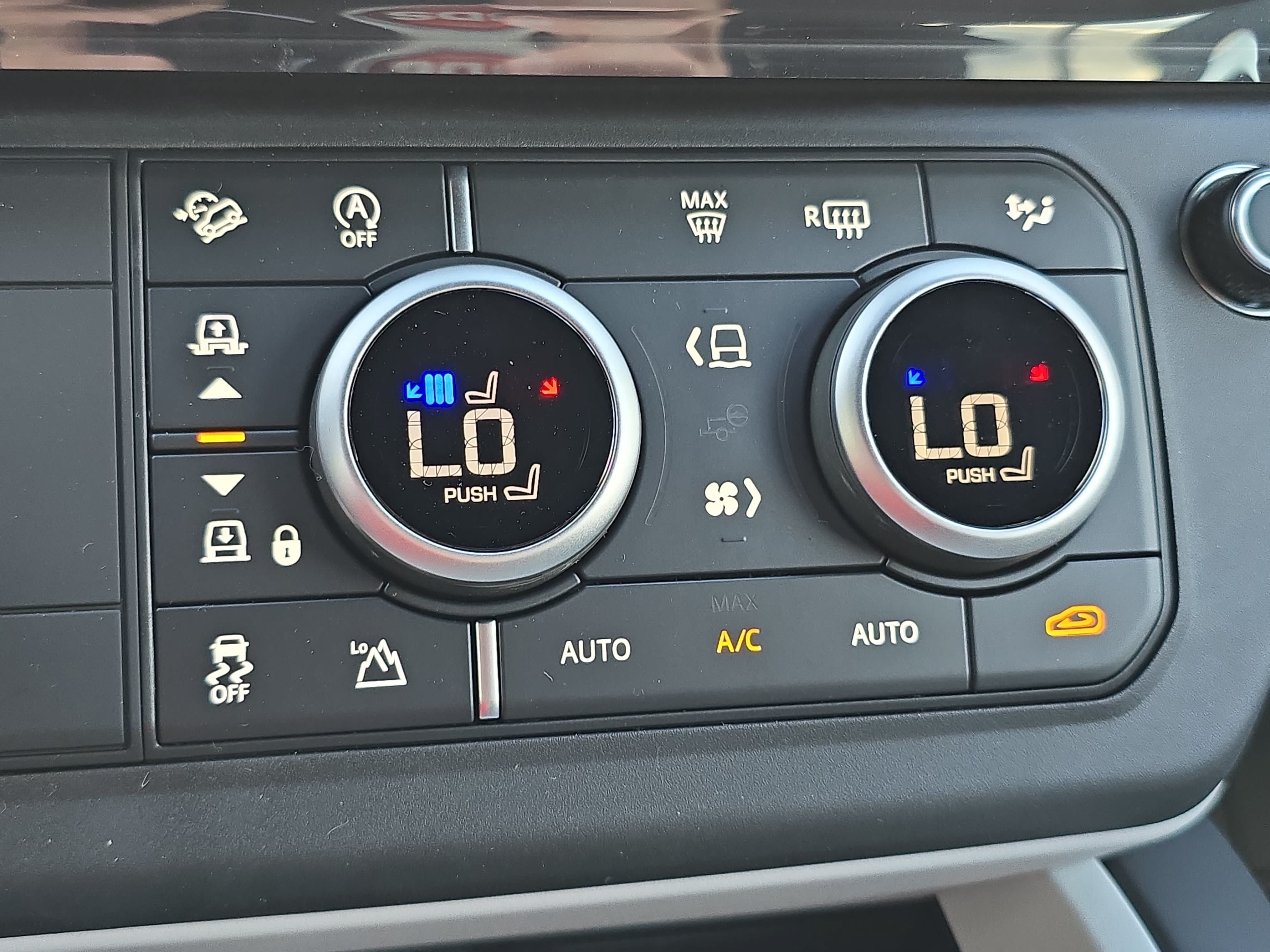 New 2026 Land Rover Defender 110 X-Dynamic SE AWD/4WD image 23