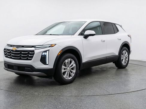 Used 2025 Chevrolet Equinox LT image 3