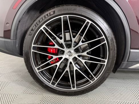 Certified 2025 Porsche Macan Turbo Electric AWD/4WD image 13