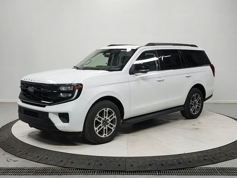 Used 2025 Ford Expedition Active AWD/4WD image 3