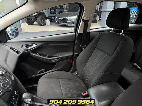 Used 2018 Ford Focus SE w/ SE Appearance Package FWD image 16