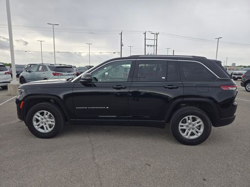 Used 2023 Jeep Grand Cherokee Laredo w/ Luxury Tech Group I image 6