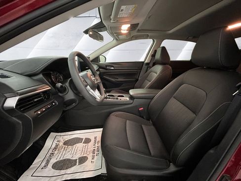 Used 2025 Nissan Altima 2.5 SV w/ SV Premium Package image 7