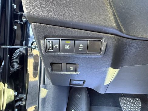 Used 2023 Toyota Corolla Cross SE image 17