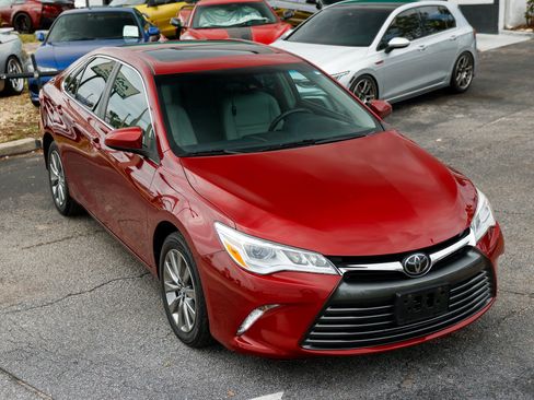Used 2017 Toyota Camry XLE w/ Advanced Technology Package FWD image 19