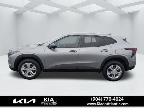 Used 2024 Chevrolet Trax LS w/ Driver Confidence Package FWD image 6