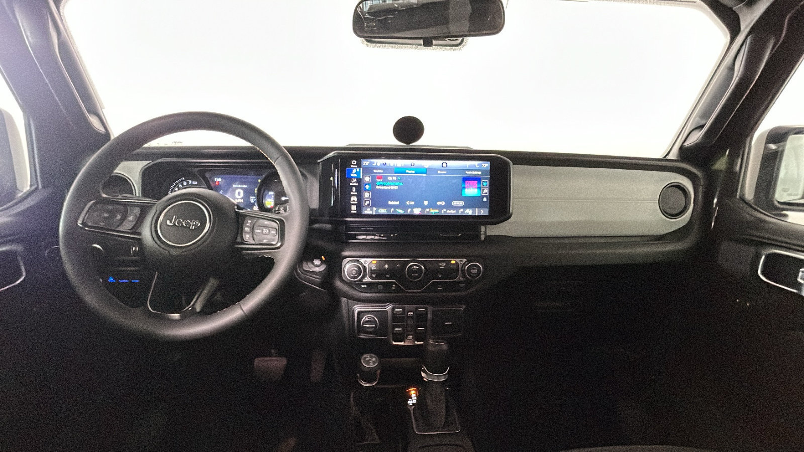Used 2024 Jeep Wrangler Unlimited w/ Convenience Group AWD/4WD image 31