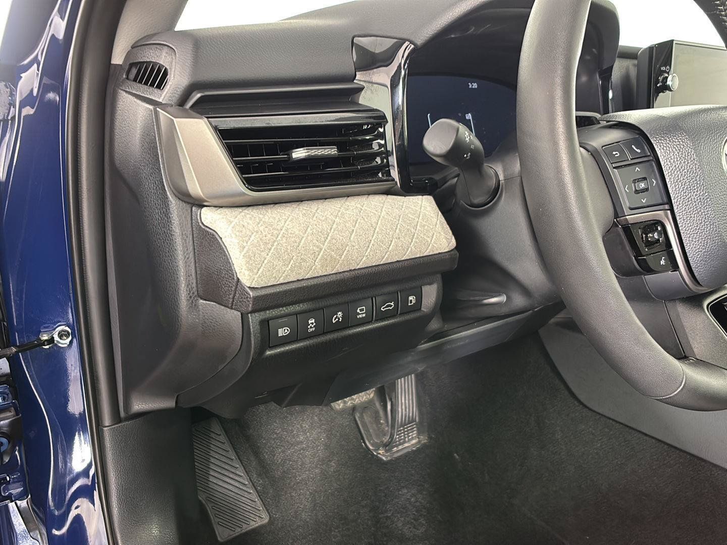 Used 2026 Toyota Camry XLE w/ Premium Plus Package FWD image 29