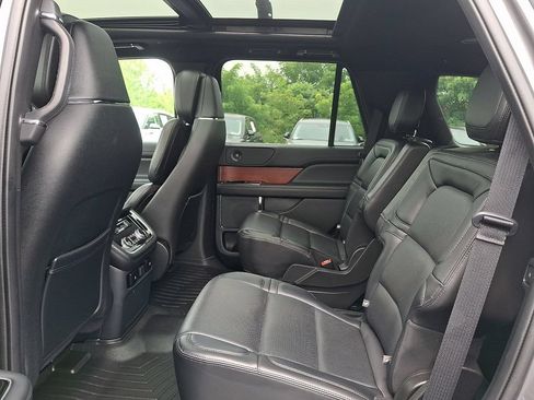 Certified 2021 Lincoln Navigator Reserve AWD/4WD image 11