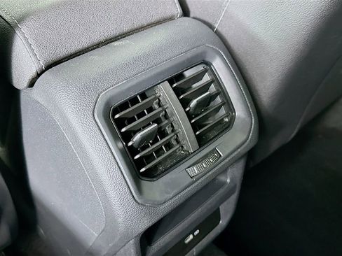 Used 2024 Volkswagen Taos SE image 32