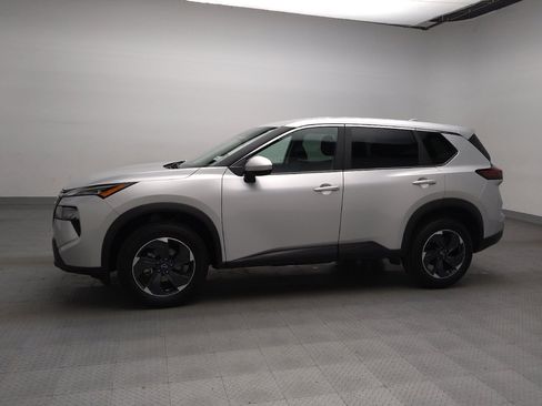 Used 2024 Nissan Rogue SV AWD/4WD image 2