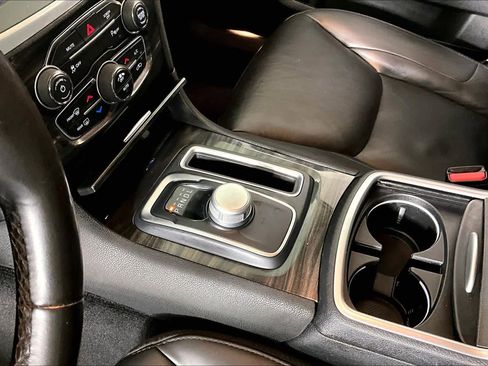 Used 2022 Chrysler 300 Touring L image 13