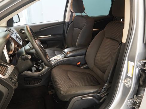 Used 2018 Dodge Journey SE image 3