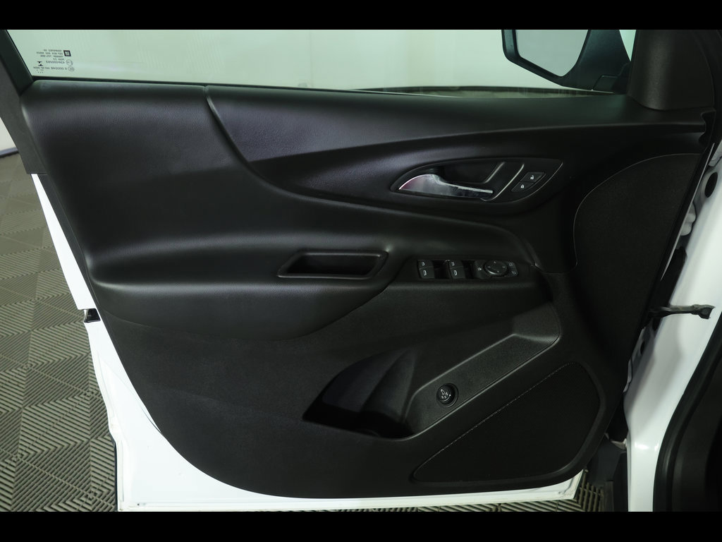 Used 2018 Chevrolet Equinox LT FWD image 16