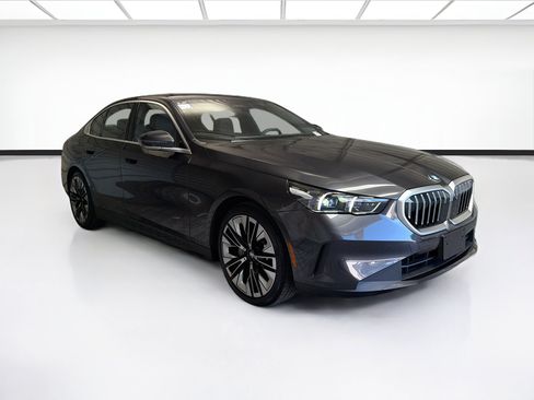 Used 2025 BMW 530i RWD image 3