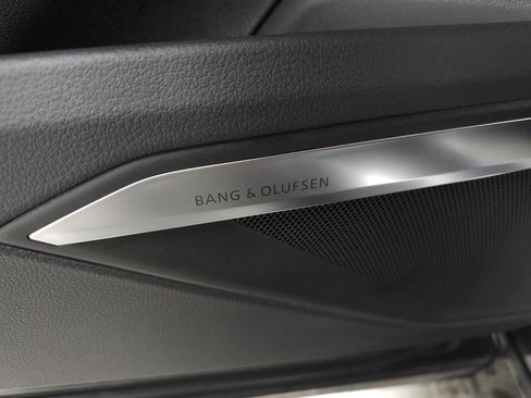 Used 2019 Audi e-tron Prestige w/ Prestige Package image 12