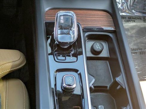 Used 2023 Volvo XC60 B5 Ultimate image 14