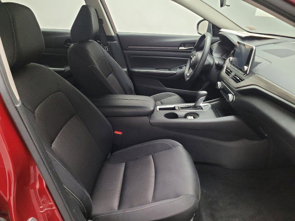 Used 2025 Nissan Altima 2.5 SV FWD image 21