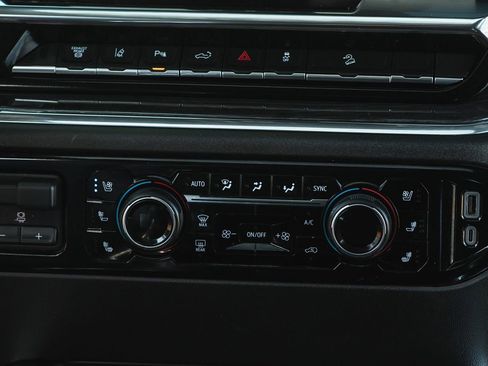 Used 2024 Chevrolet Silverado 2500 LTZ w/ LTZ Convenience Package image 31