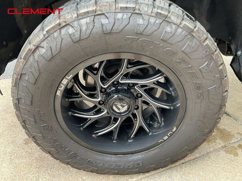 Used 2022 GMC Sierra 2500 AT4 w/ AT4 Premium Plus Package image 8