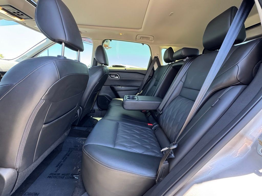 Used 2024 Nissan Rogue Platinum w/ Platinum Premium Package FWD image 35