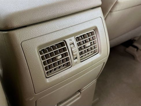 Used 2010 Toyota Highlander 2WD w/ Cold Weather Pkg image 28