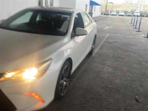 Used 2016 Toyota Camry SE FWD image 4