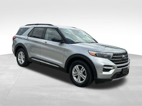 Used 2023 Ford Explorer XLT w/ Equipment Group 202A RWD image 12