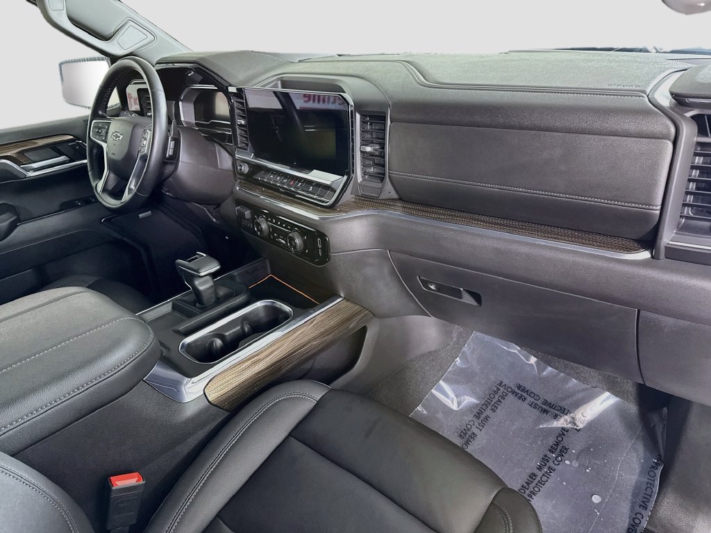 Used 2024 Chevrolet Silverado 1500 LT Trail Boss w/ Convenience Package II AWD/4WD image 32