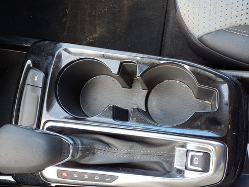 Used 2025 Chevrolet Trax LT w/ LT Convenience Package image 27