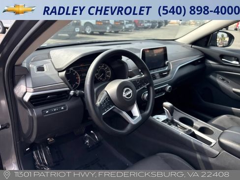 Used 2025 Nissan Altima 2.5 SV FWD image 4