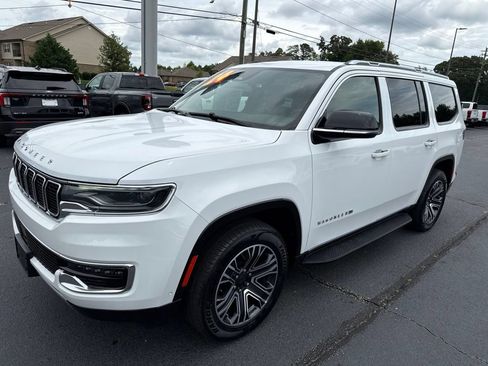 Used 2024 Jeep Wagoneer Series II w/ Flexible Seating Group RWD image 4