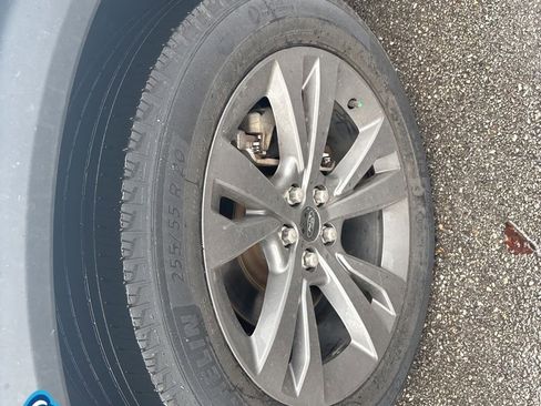 Used 2021 Ford Explorer XLT w/ XLT Sport Appearance Package image 9