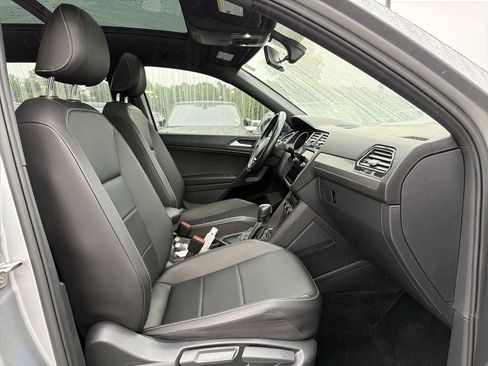 Used 2021 Volkswagen Tiguan SE R-Line FWD image 17
