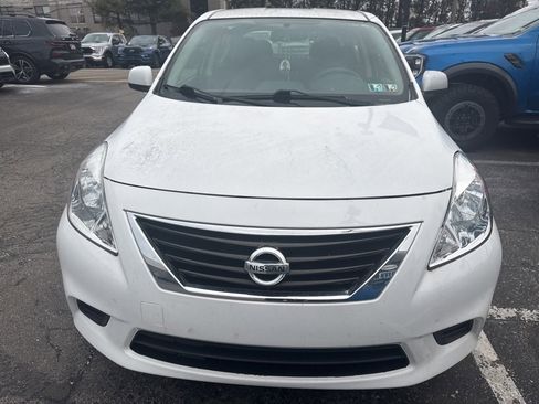 Used 2014 Nissan Versa SV image 2
