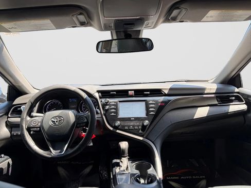Used 2020 Toyota Camry SE FWD image 22