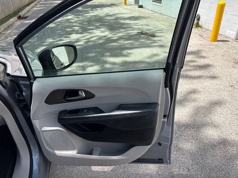 Used 2021 Chrysler Voyager Lxi FWD image 41