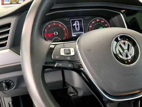 Used 2019 Volkswagen Jetta SE w/ Cold Weather Package FWD image 13