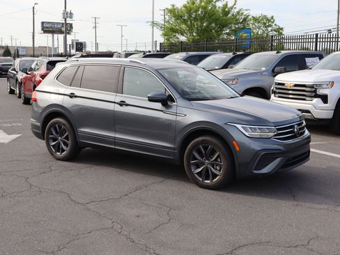 Used 2022 Volkswagen Tiguan SE image 13