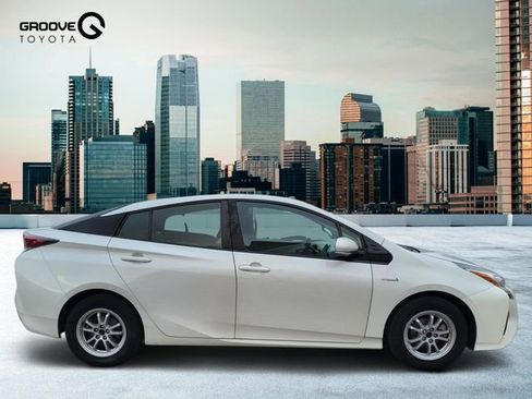 Used 2017 Toyota Prius Three image 7