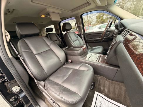 Used 2009 GMC Yukon Denali image 16