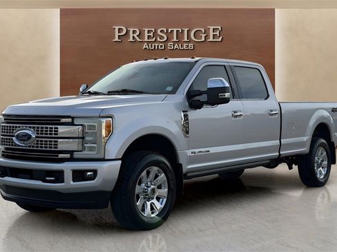 Used 2017 Ford F250 Platinum w/ Platinum Ultimate Package image 3
